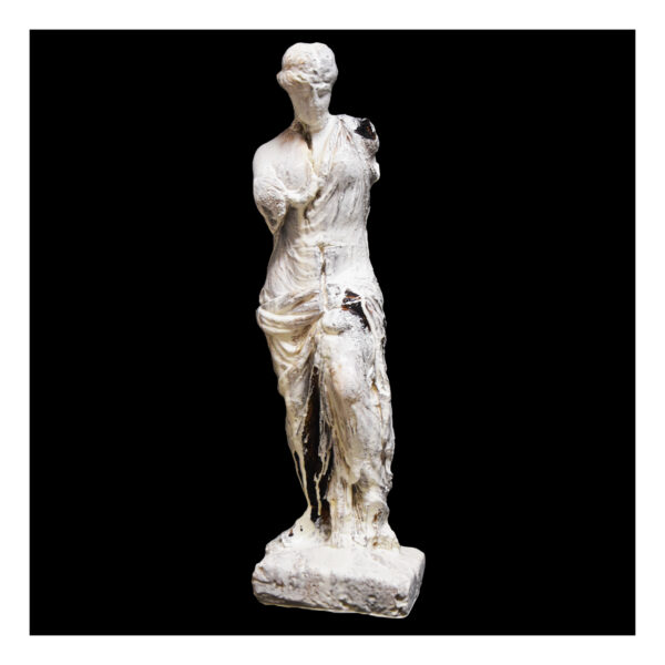 1.1_VBC_Alessio Deli_2025_Venus II_69x20x21cm_Resina patinata a fuoco e foglia d'oro_2